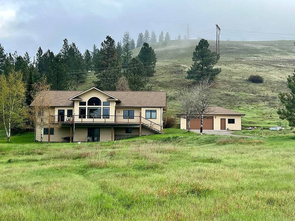 Ganze Wohnung, Guests Say: \"Meticulously Clean\" and \"Absolutely Beautiful!\" in Missoula, Lolo Nationalwald