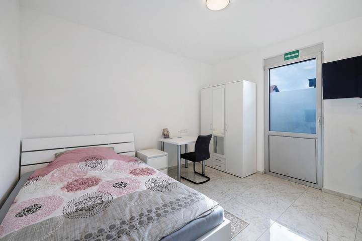 Hel lägenhet, Apartment '1' with Shared Terrace and Wi-Fi in Tailfingen, Albstadt
