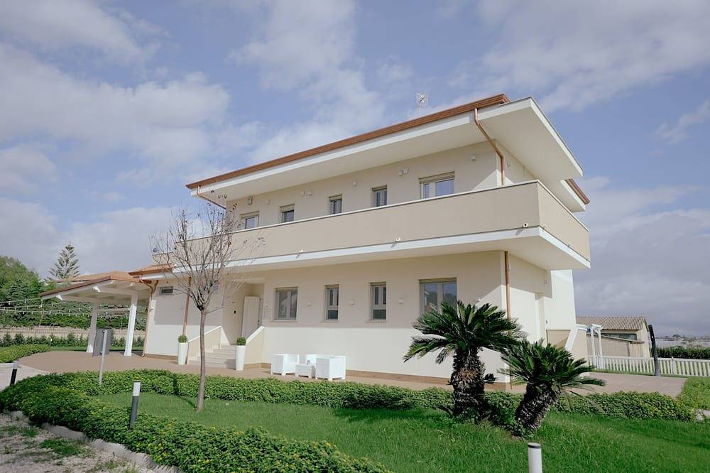 Ganze Wohnung, Villa Zefiro, an oasis of tranquility 5 minutes from the beach in Battipaglia, Tyrrhenische Küste Kampanien