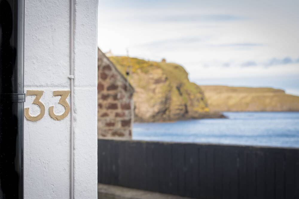 Atemberaubende 1 Schlafzimmer Fishermans Cottage Hotel liegt in dem schönen Dorf Pennan in Pennan, Aberdeenshire