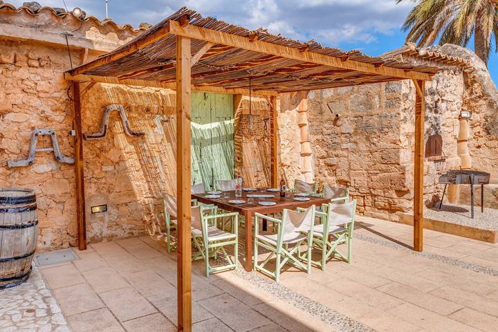 Wunderschöne Finca mit Wlan, Pool, Terrassen und Klimaanlage; Parkplätze vorhanden in Llucmajor, Mallorca Süden