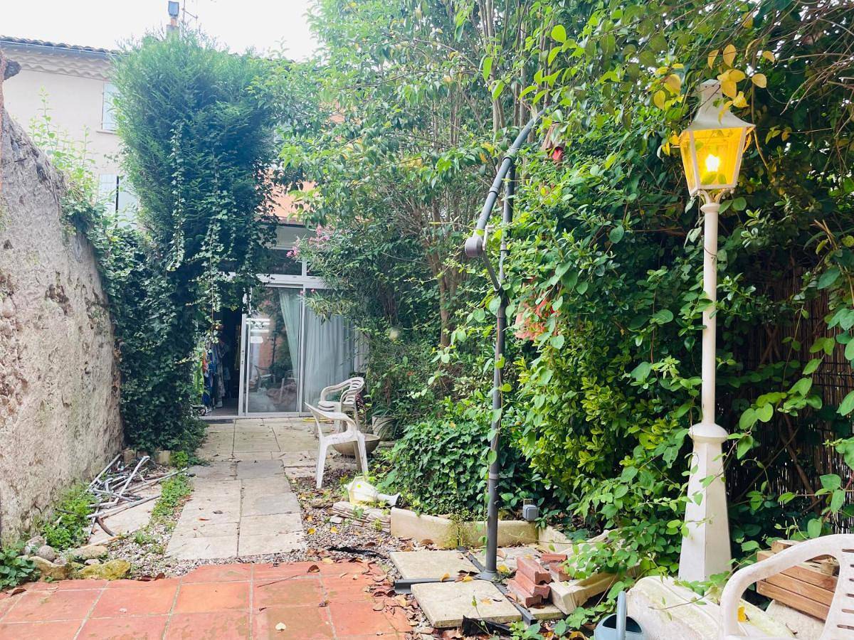 Appartement entier, Appartement avec jardin sous les couverts in Mirepoix, Ariège