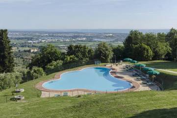 Gîte pour 3 personnes, avec jardin et piscine dans Corsanico Bargecchia