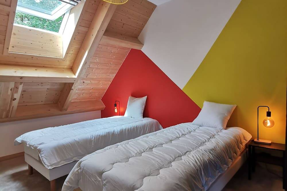 Chalet D'exception, au Cœur des Bois Avec vue sur le Château de Murol ! in Murol, Parque Natural Regional Volcans d'Auvergne