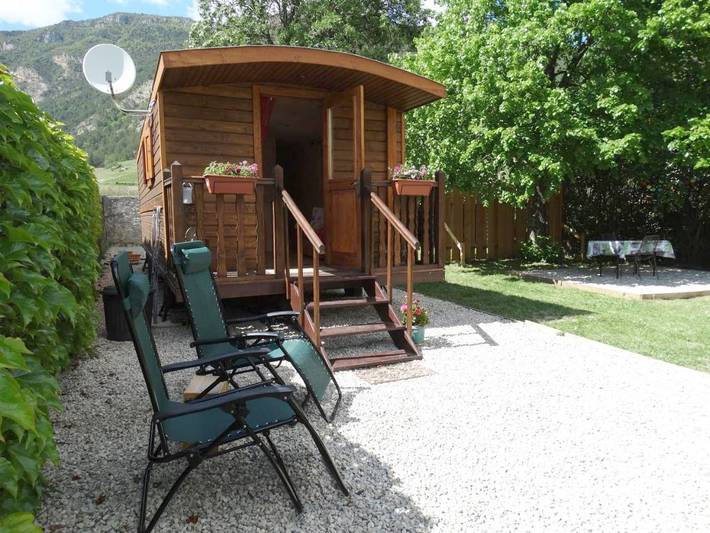 Gîte pour 2 personnes, avec piscine ainsi que vue et jardin à Châtillon-en-Diois - 4