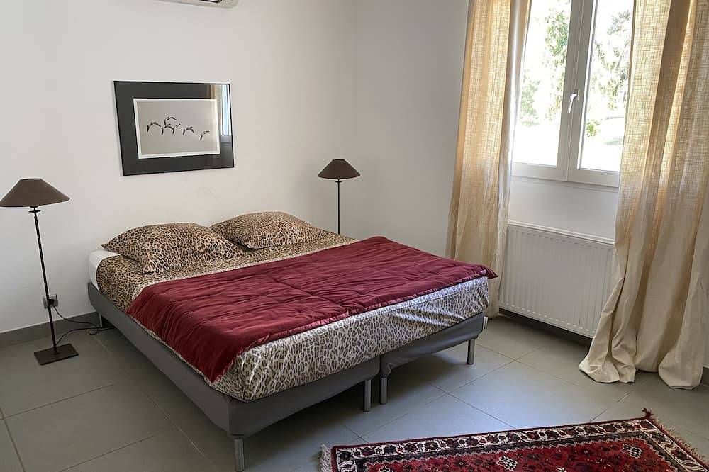 Villa with pool in the heart of the pine forest in Saint-Clément-de-Rivière, Montpellier region