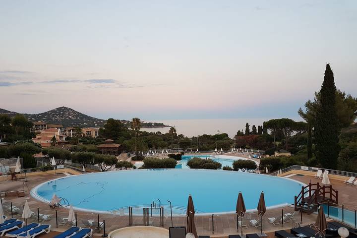 Location de vacances pour 4 personnes, avec Balcon et Terrasse ainsi que Jardin et Bassin pour enfant dans Cap Estérel