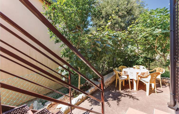 Ganze Ferienwohnung, Gemütliche Ferienwohnung mit Terrasse, WLAN und Parkplatz in der Nähe der Küste und des Stadtzentrums in Marčana, Südküste Istrien