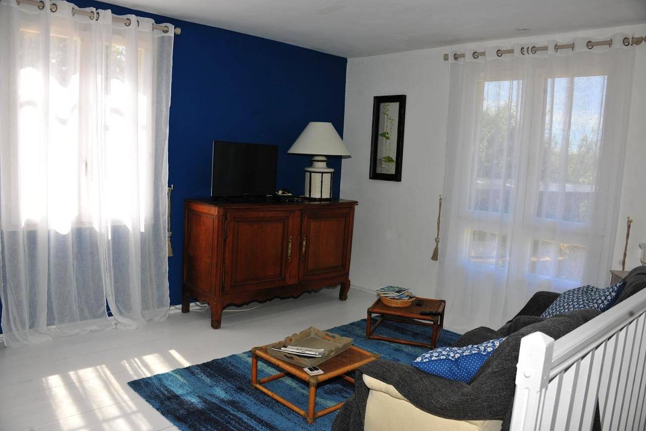 Family Room with Terrace in Baron, Région de Nîmes
