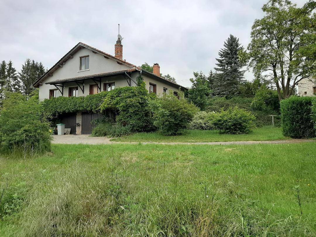 Three-Bedroom House in Merle-Leignec, Montbrison