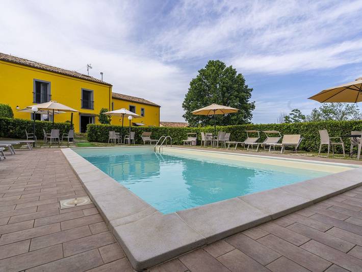Agriturismo per 3 persone, con giardino e piscina in Provincia di Macerata