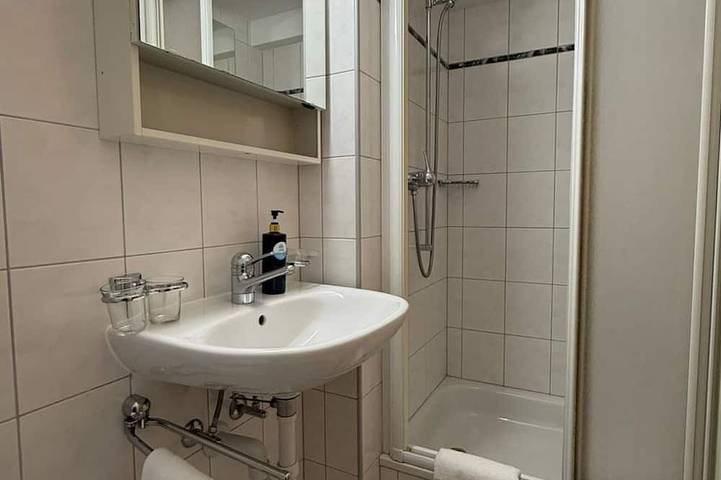 Ganze Wohnung, Hermann 3 by Arosa Holiday Appartement/Fewo, Dusche und Bad, Wc, 8-Bettwohnung in Arosa, Plessur Alpen