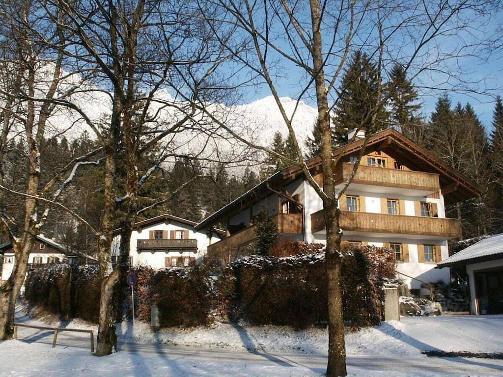 Holiday apartment with 4 bedrooms in Garmisch-Partenkirchen, Bayerische Alpen