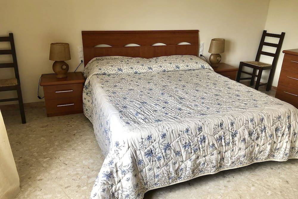 Ganze Wohnung, Modernes, helles, großes Apartment mit 2 Schlafzimmern in Fondi City in Fondi, Latina Provinz