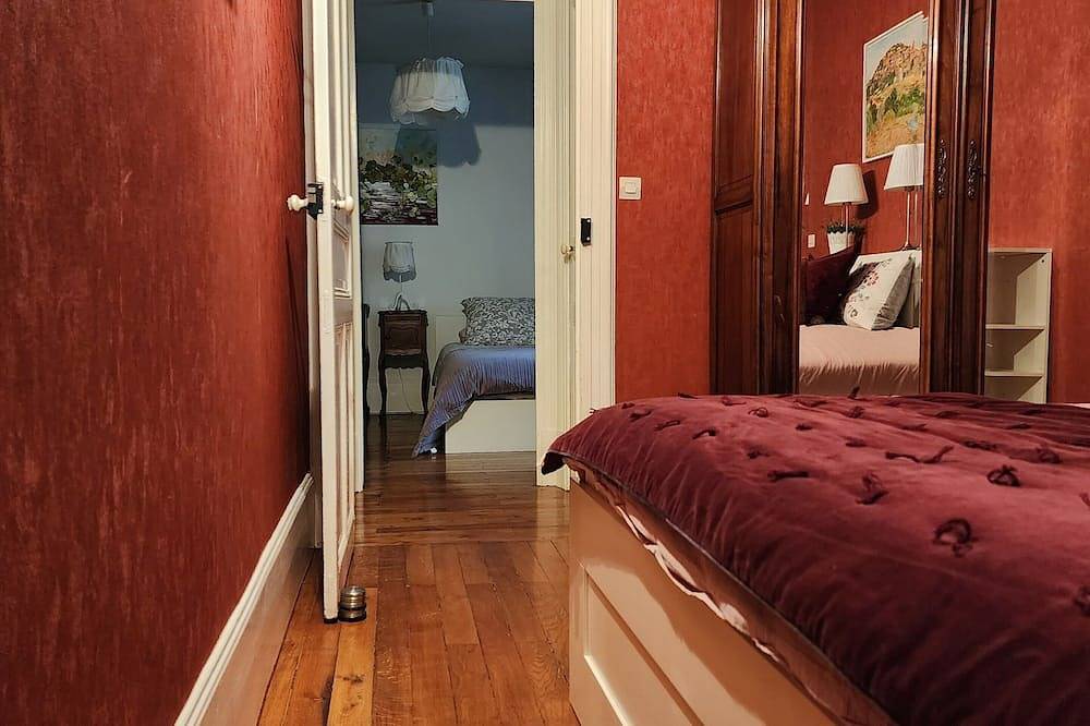 Entire apartment, Best View In Dijon. Large (90 sq/m) 2 Bedroom Airconditioned Apartment. in Dijon, Dijon region