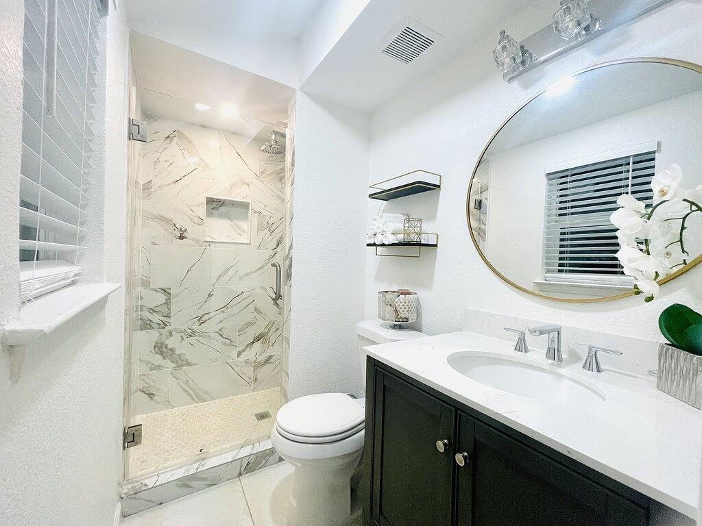 Ideal Home Rental for Large Fan Group- Walk to At&T Stadium. Park for free in Arlington, Tarrant County