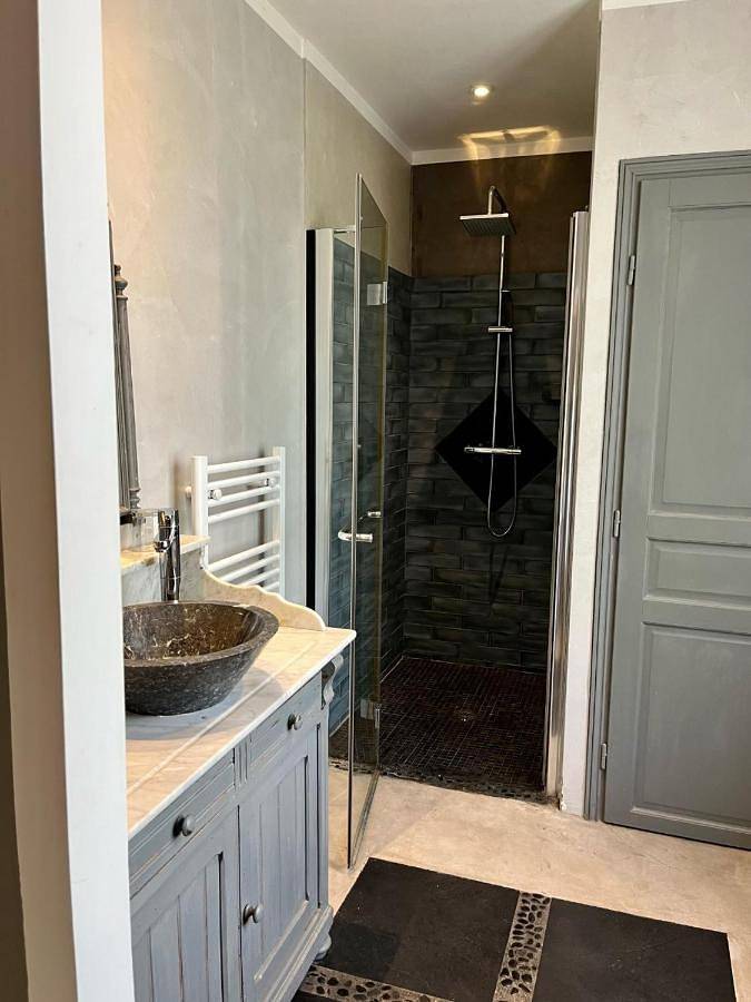 Chambre d’hôte pour 2 personnes, avec vue ainsi que piscine et jardin à Grimaud - 4