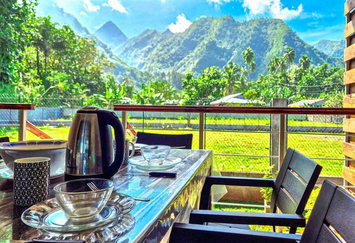 Gîte pour 6 personnes, avec jardin et vue dans Teahupo'o