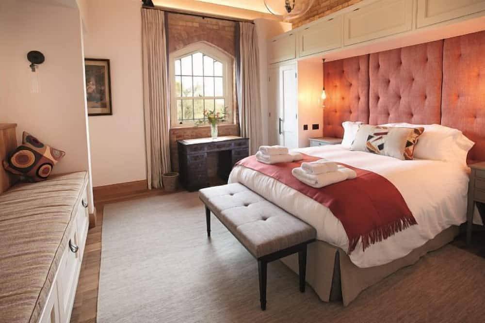 Situated on the Burghley Estate, The Dairy offers luxury accommodation for up to 20 guests in stunni in Peterborough