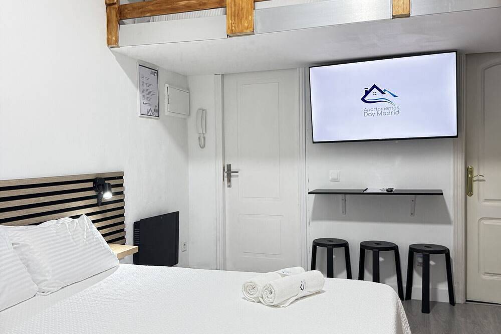Ganze Wohnung, Downtown Cozy Exterior Duplex Studio | 017 in Centro (Madrid), Madrid