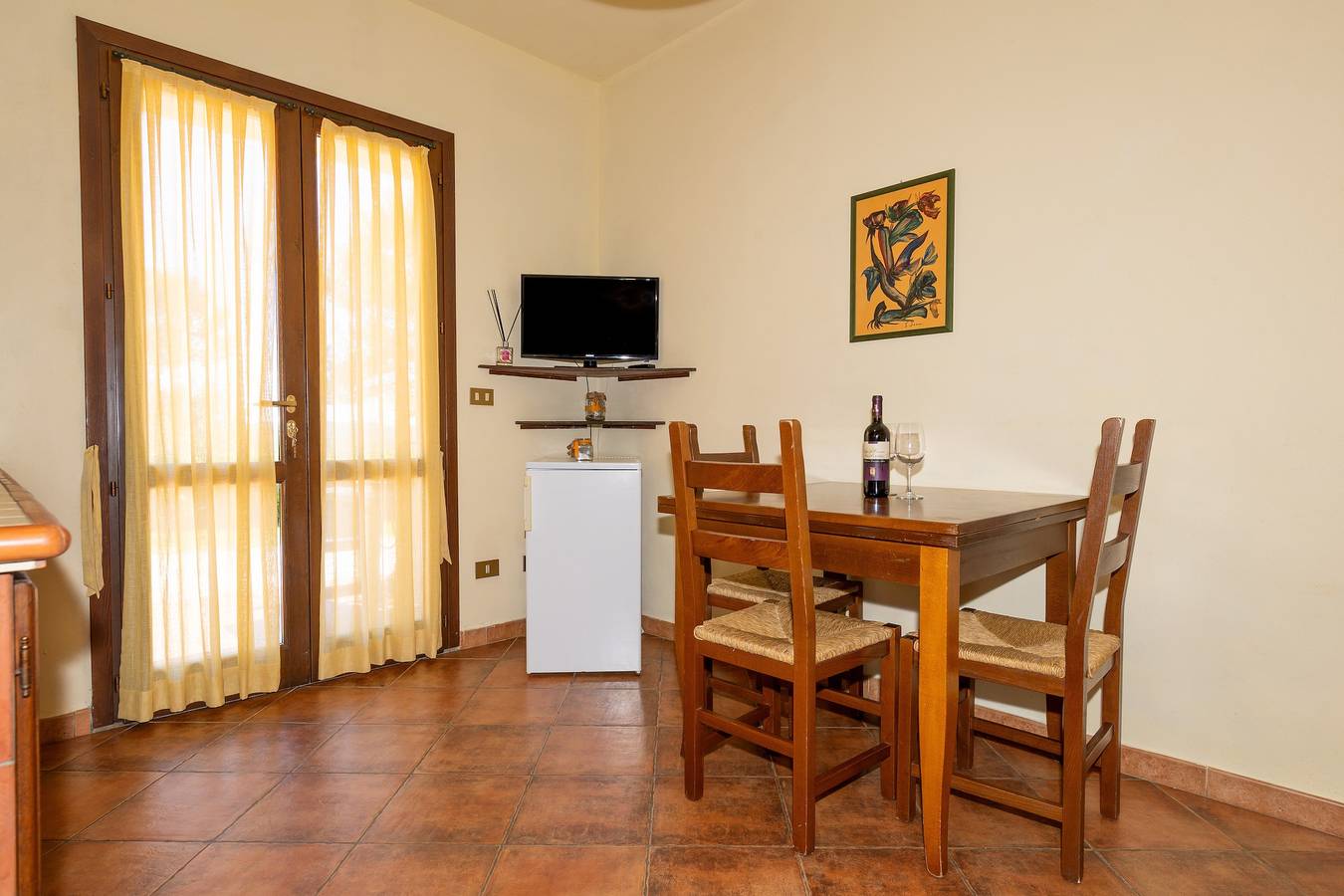 Apartamento entero, Apartamento 'Erba Di Campo - Viola' con piscina compartida, terraza privada y Wi-Fi in Livorno, Costa Etrusca