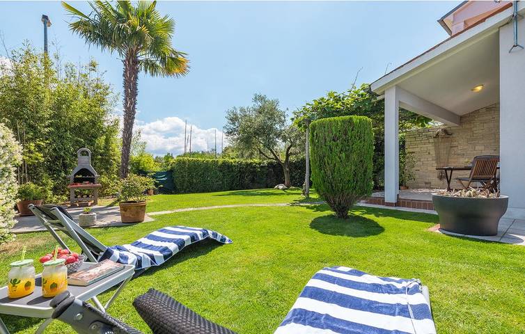 Villa per 2 persone, con giardino e terrazza in Rovigno