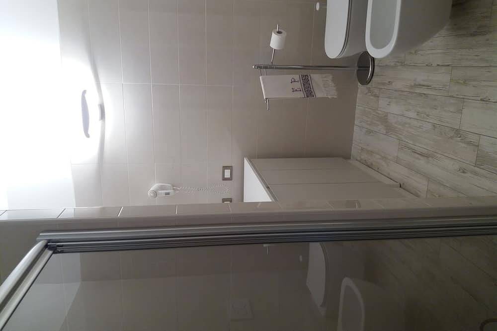 Ganze Wohnung, See Orta - Apartment Seeblick, Strand, Privater Garten (Erdgeschoss) in Crabbia, Comune di Pettenasco