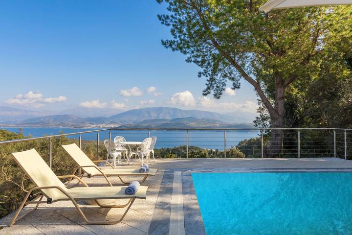 Villa for 8 people, with Ocean view and Balcony as well as Terrace and Garden in Agios Stefanos (Corfu)