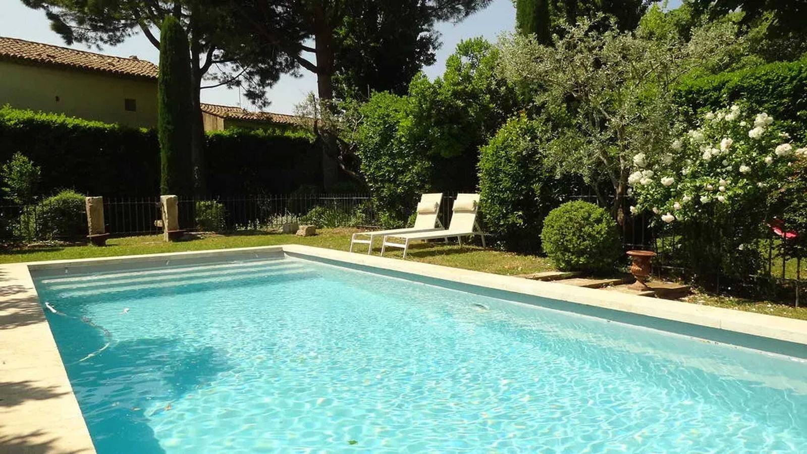 Elegant Villa in Cavaillon with Pool in Cavaillon, Parc naturel régional du Luberon