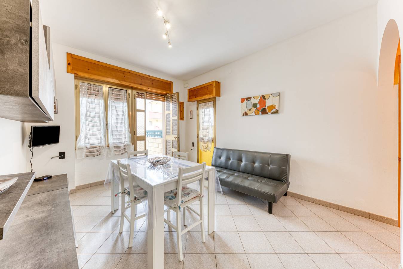 Apartamento entero, Apartamento vacacional "Baia Del Mare" con 2 terrazas privadas, jardín privado y A/C in Lido Marini, Golfo de Tarento