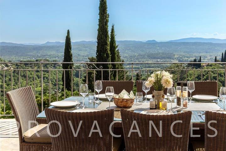 Location de vacances pour 10 personnes, avec jardin et piscine à Montauroux - 4