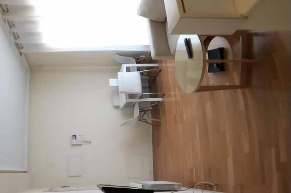 Entire apartment, Las Tablas - 1 Bedroom with sofa bed and terrace in Punto de Atención al Ciudadano, Madrid
