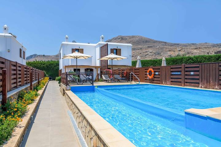 Ferienhaus für 4 Personen, mit Balkon und Terrasse sowie Pool