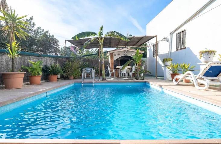 Casa rural para 10 personas, con Balcón y Terraza además de Jardín y Piscina en La Riera