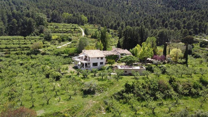 Casa rural con piscina para 10 personas, con Balcón y Terraza además de Jardín y Piscina en Moratalla