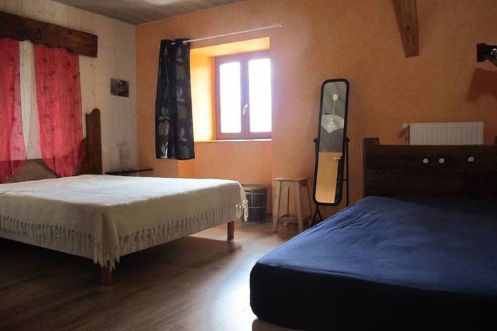 Gîte pour 10 personnes, avec jardin dans le Cantal - 4