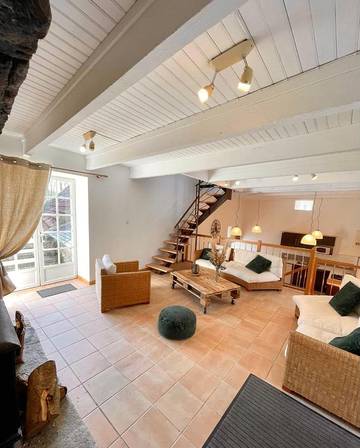 Gîte pour 4 personnes, avec vue et jardin à Plouigneau