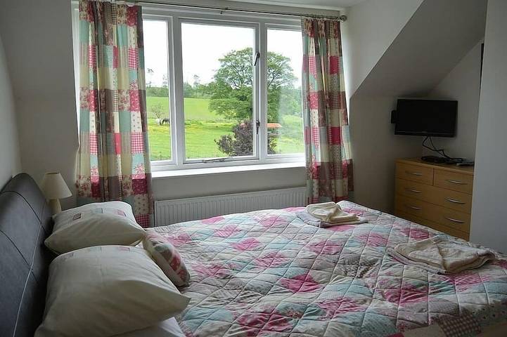 Nestled In Northumbrian Village Of Otterburn w/Sun Lounge To Patio & Garden in Otterburn, Northumberland National Park