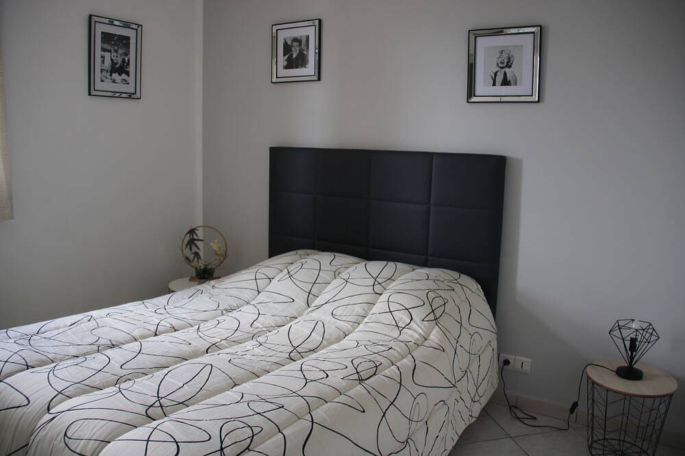 Entire apartment, Charming gite in a mountain villa in Gilette, Nice region