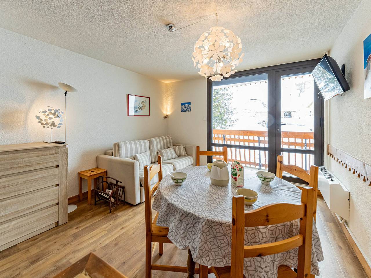 Entire studio, Modern Studio for 4, Ski-In/Out, Central Location, Panoramic Mountain Views in Saint-François-Longchamp, Le Grand Domaine