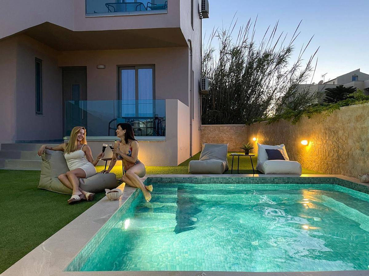 Aegean Breeze Luxury Apartments next to the sea in Maleme, Region de Chania