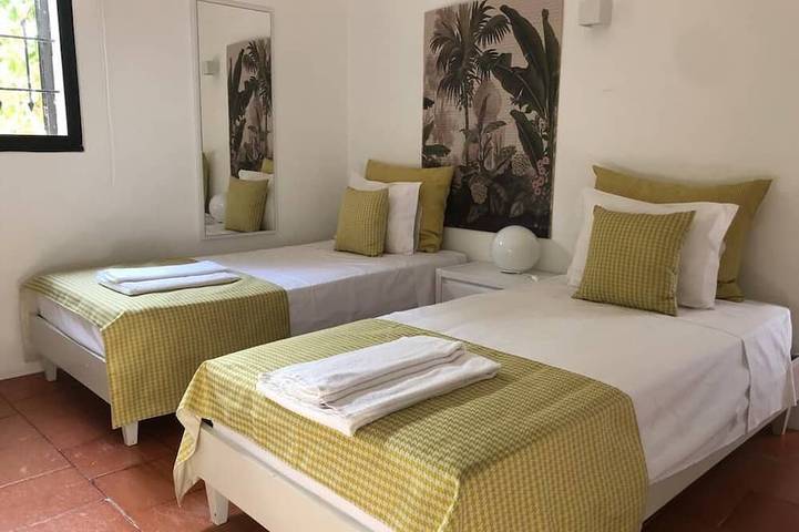 5 Gehminuten vom Strand Falesia entfernt-Garten, Terrasse, Pool, privater Grill. in Praia da Falésia, Albufeira e Olhos de Água