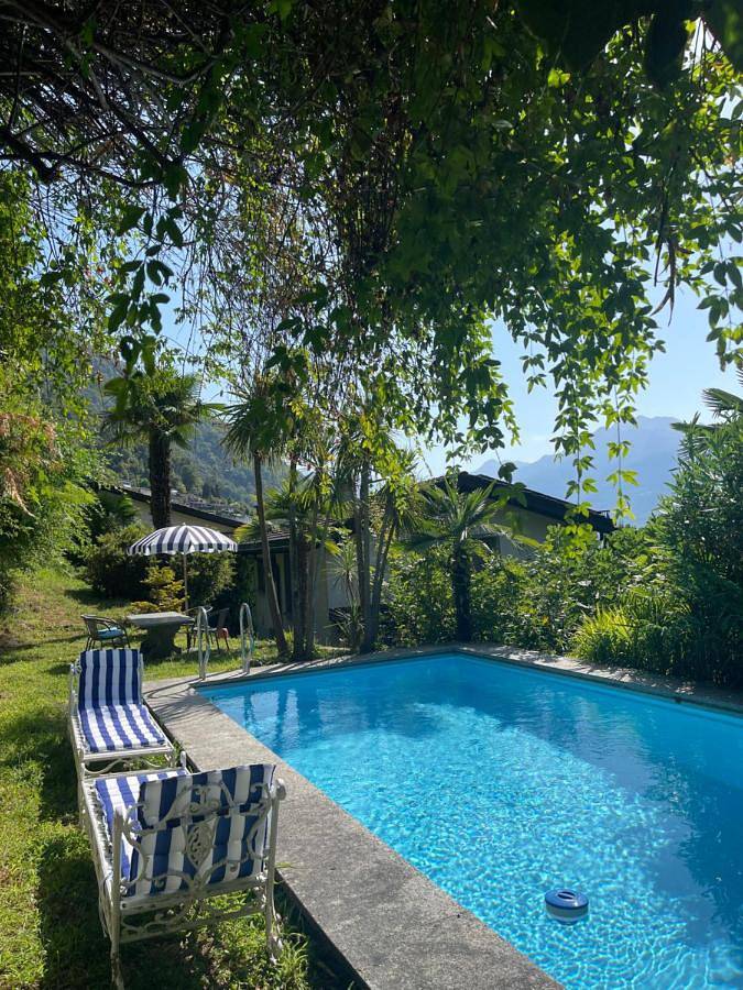 Ferienwohnung für 2 Personen, mit Terrasse und Garten sowie Pool und Ausblick