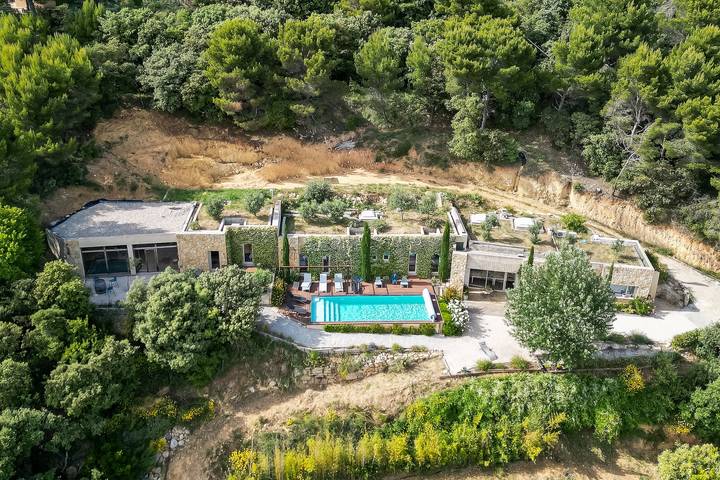 Villa pour 10 personnes, avec Terrasse ainsi que Jardin et Piscine