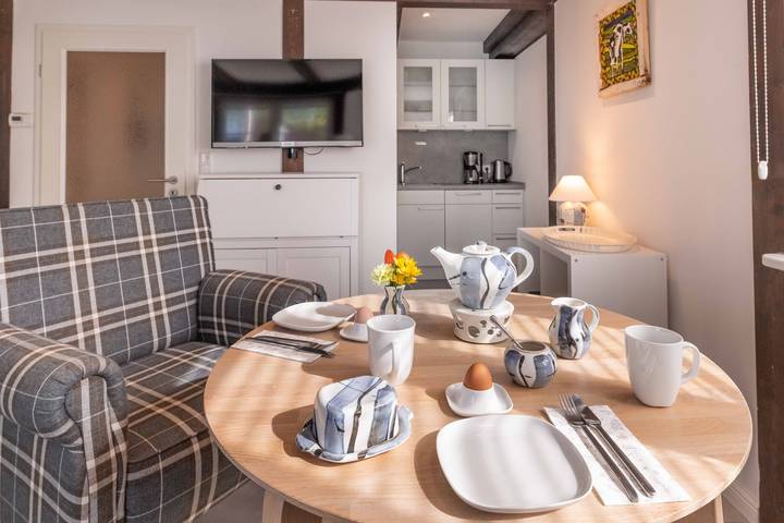 Entire studio, Studio 'Sonnenmond' with Private Terrace, Shared Garden and Wi-Fi in Nordfriesische Inseln, Pellworm