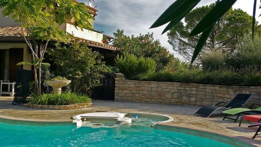 Location de vacances pour 5 personnes, avec piscine et jardin à Saint-Julien-de-Peyrolas - 3