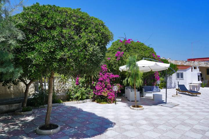Villa „Luciana“ mit Meerblick, privater Terrasse und Klimaanlage in Specchiarica, Manduria