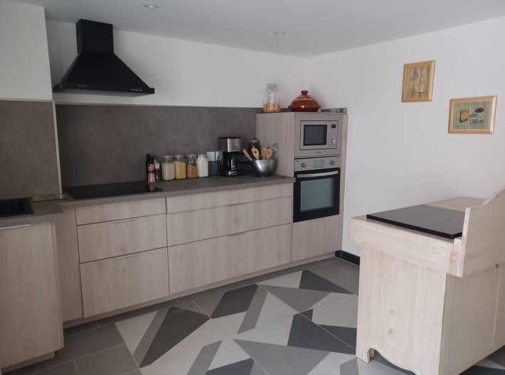 Gîte pour 9 personnes, avec terrasse ainsi que jacuzzi et jardin dans Parc Naturel Régional du Pilat - 4