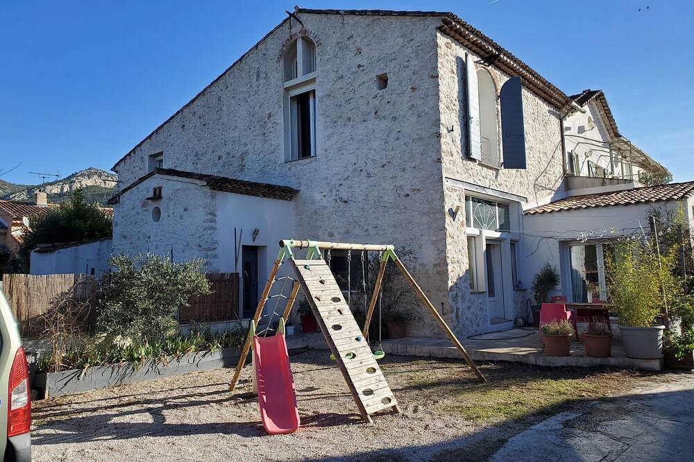 Maison Familiale, Pour 8 Voire 10 Personnes en Provence, Cachet de L'ancien in Gémenos, Côte méditerranéenne (France)