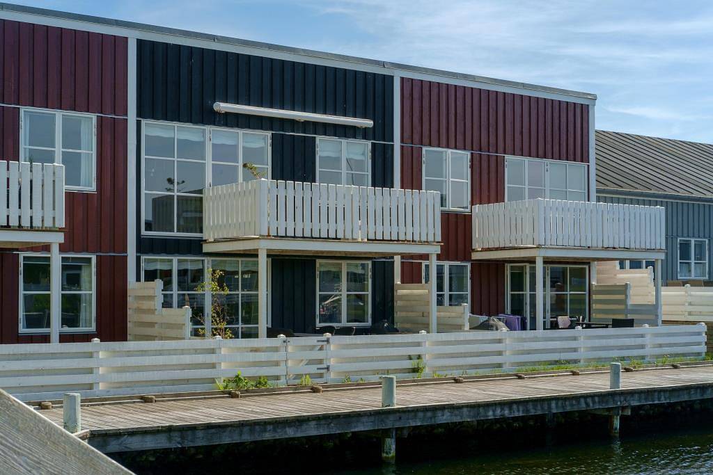 Well-designed two-floor holiday apartment with a lovely view of the marina in Øer Maritime Holiday Village and close to activities, nature and the beach. in Øerne, Ebeltoft